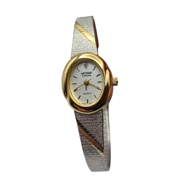 Nelsonic Diamond Quartz Analog Watch-Stainless Steel Back-New Battery-with Case - Picture 1 of 9